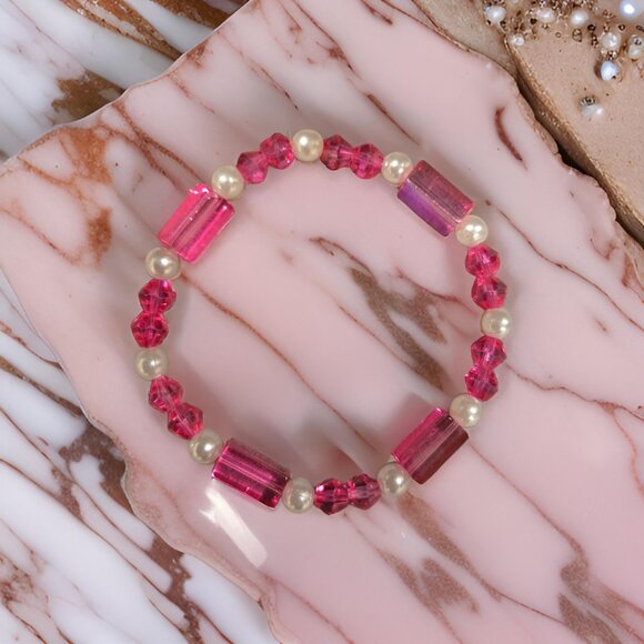 Pink Bracelet w faux pearls - Picture 1 of 2